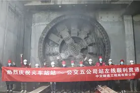 兰州地铁2号线一期火车站至公交五公司盾构区间双线隧道贯通图片