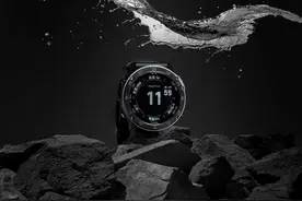 永不息屏的电子表卖8000元？顶2.5个Apple Watch 5图片