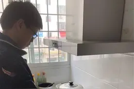 宅在家里的高中生，学着为父母做道菜，湖北咸宁一班级举办厨艺大赛图片
