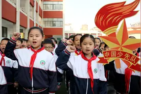 加入少先队也要“分批”了！专家：应激发学生荣誉感，避免等级化图片