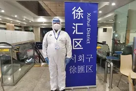 守沪者｜机场接送志愿者“总联络”：夜间12小时也要守好上海大门图片