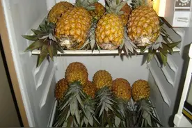 吃菠萝为什么要用盐水泡？菠萝用盐水泡可以去除酸味，这个才好吃图片