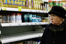实拍疫情下俄罗斯超市：食用盐、荞麦成抢手货图片