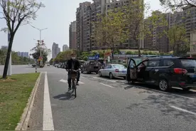 惠州河南岸客运站停运，非法营运车随意拉客，交通部门已查处一辆图片