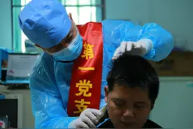“手术刀”变“剃头刀”，神经外科医生为患者理发得心应手图片