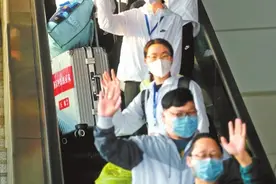 最可爱的人！欢迎回家 三支河南省支援湖北医疗队返郑图片