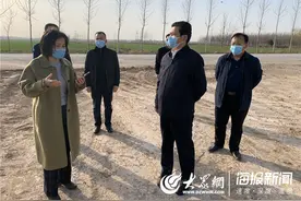 菏泽市自然资源和规划局“四进”工作组为企业争取50亩“农转用”指标图片