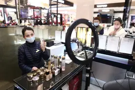 成千上万“李佳琦”上线！做淘宝直播的柜哥柜姐暴涨10倍图片