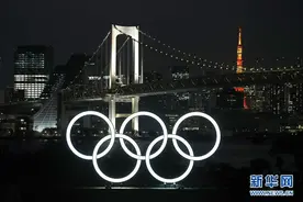 日本东京市区的奥运五环标志图片
