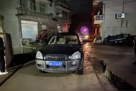 作不作？女婿酒后去老丈人家“敲”门闹事，民警和交警都介入了图片