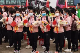 玉林4名支援湖北医护人员回到南宁，她们摘下口罩的样子真美图片