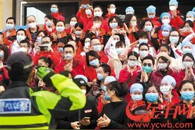 医疗队员返粤两首粤语歌大合唱 朋友们讲不出再见图片