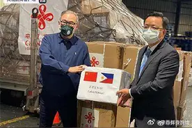 中国援助菲律宾医疗物资抵达马尼拉，含10万份检测试剂、10万只医用外科口罩等图片