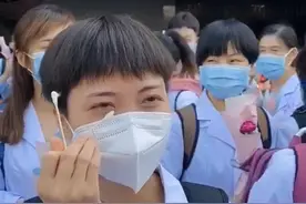 护士小姐姐用棉签擦泪被赞“可爱又专业”她说：护好自己才能拯救他人图片
