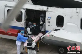 南海第一救助飞行队救助一名急性阑尾炎外籍船员图片