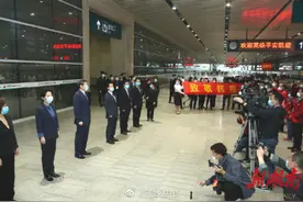 刚刚，湖南支援湖北武汉、黄冈医疗队凯旋！省委书记省长到站迎接图片