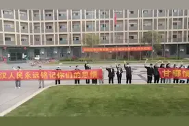 晨报对话丨那首让人泪目的MV《妈妈，你去哪儿了》里的妈妈终于回来了图片