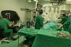 几乎无创！湘雅专家首次使用第四代“达芬奇”机器人，完成甲状腺癌切除手术图片