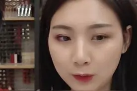 李佳琦眼眶红了怎么回事？李佳琦助手庆庆抢红包事件来龙去脉图片