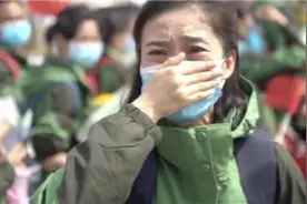 从含泪送别到“往后余生都是你”昆明警医夫妻感动所有人图片