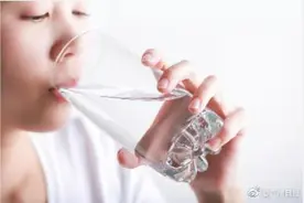 为憋尿做B超检查，女子半小时喝了两升半水中毒图片