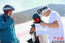 吉林冰雪季迎来谢幕时刻 爱好者体验最后一滑图片