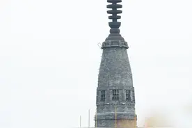 好久不见！杭州保俶塔养护工程脚手架开拆图片