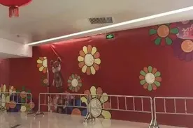 “星期8小镇”突然撤场！有员工爆被欠薪2月图片