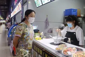 三亚市天涯·亿恒主题夜市全面恢复营业 复工复产超八成图片