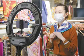 实体店顺势谋升级图片