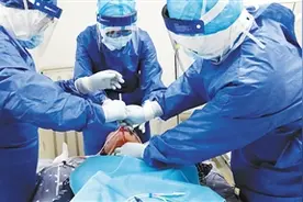 在战疫第一线书写人民至上答卷图片