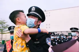 58天封闭执勤实现“零感染”,5183名监狱警察今天回家了图片