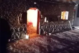 熊熊大火，滚烫的煤气罐，他冲了上去！图片