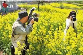 请来抖音网红直播 象田油菜花海线上“吸粉”图片