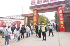 宣威学生集中返校 确保秩序井然图片