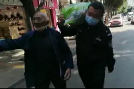 好暖！因疫情错过88岁哥哥生日，83岁老人扛几十斤红薯进城送礼物图片