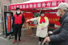 金水社区徐霞照顾瘫痪父亲十余载：“你陪我长大，我陪你变老”图片