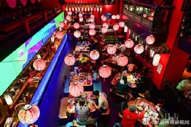 夜色撩人 上海街头烟火气久违啦图片