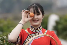 苗家姑娘爱劳动图片