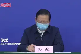 武汉交通局：65岁以上老人暂时不要乘坐公交出行视频封面