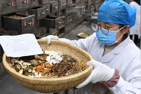在防治新冠肺炎中，中医药发挥了哪些作用？丨今日热词打卡图片