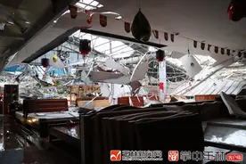 狂风暴雨 玉林城区两处钢结构房屋坍塌 3人受伤图片