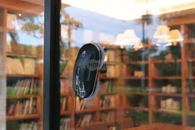 全新HOBOT玻璃清洁机器人上架：支持手机遥控图片