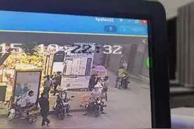 17岁少年撞车后逃逸，为躲警察上演“逃跑计划”图片