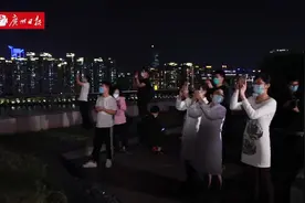 今晚，这些战“疫”英雄“登塔”图片