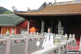 “三月三”广西南宁民众着汉服邀约出游图片