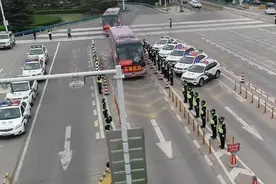 奋战60天，今日凯旋！河南高速交警最高礼仪护航我省首批支援湖北医疗队图片