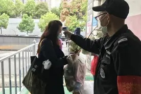 雨后天晴，我在武汉街上深吸一口气图片