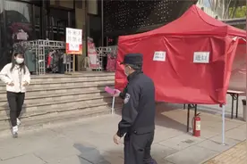 援汉医生眼镜框断裂 民警主动上门解忧图片