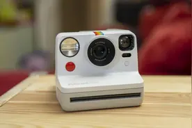 宝丽来全新Polaroid Now相机正式发布 拥有自动对焦镜头图片